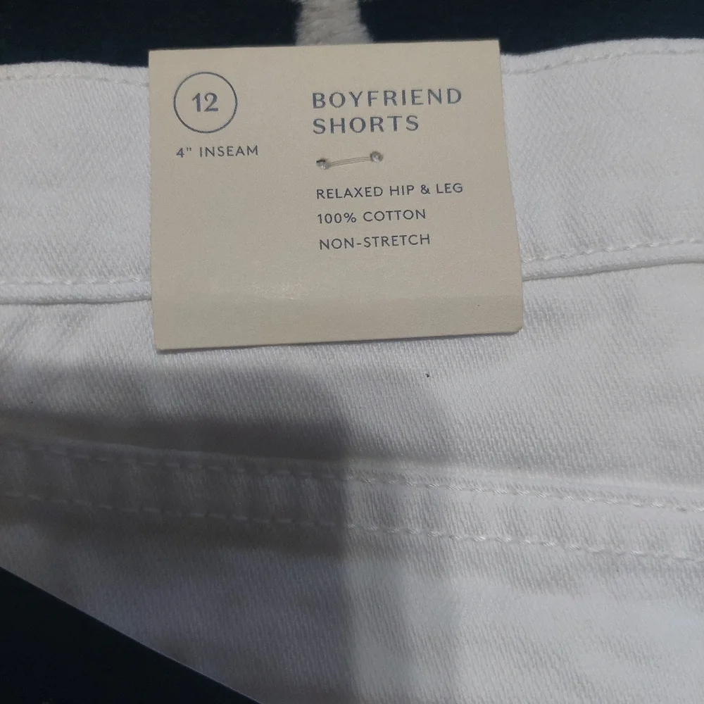 Nwt universal thread white Denim boyfriend shorts‎ size 12R